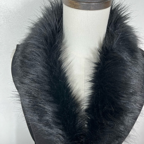 Chicos Black Faux Fur Ponte Vest Size 2 Tie Waist Sleeveless Office Fashion - Picture 2 of 8